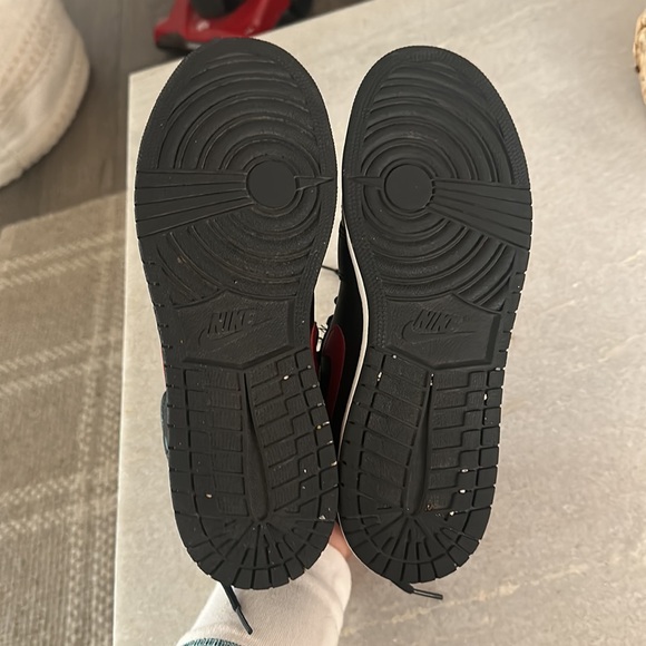 Jordan 1 Retro Mid black Gym Red Sneaker - Picture 4 of 8